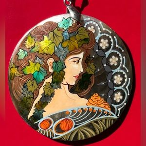 Art pendant Alphonse Mucha Ivy Lady hand painted on the mother of pearl shell